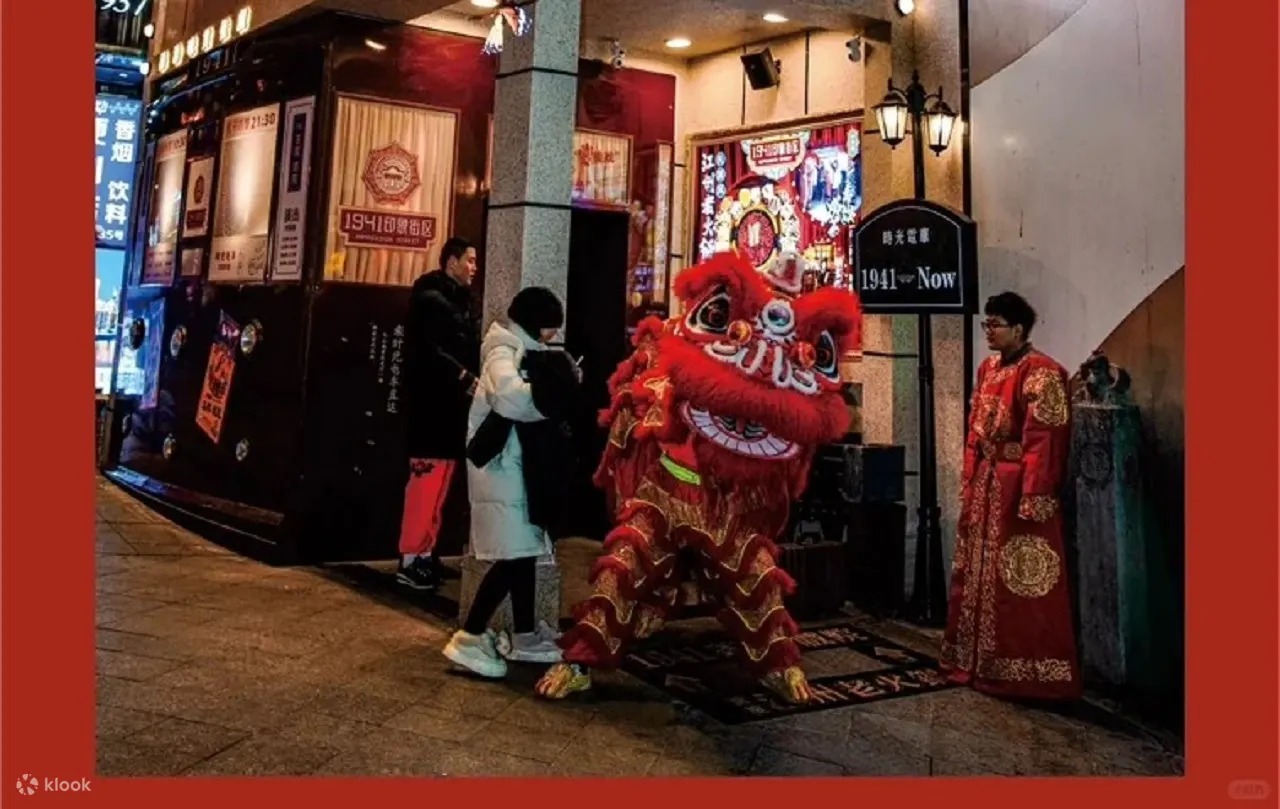 喝茶看戏，慢享人生，赏国粹川剧魅力，品川渝多彩民俗，追忆抗战英烈，了解网红重庆、英雄重庆，走进1941茶馆戏院。