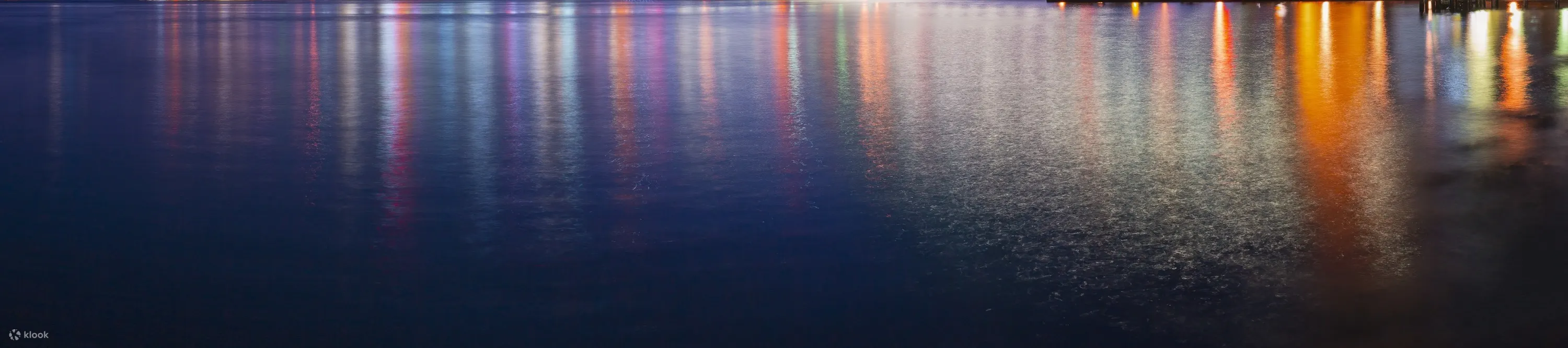 享受环形码头的活力氛围和波光粼粼的海滨夜景