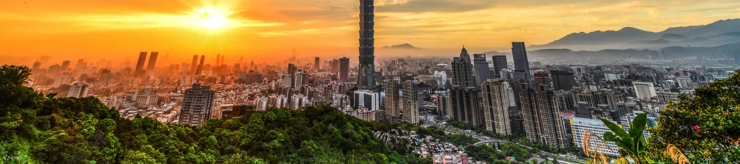 the sunset in Taipei