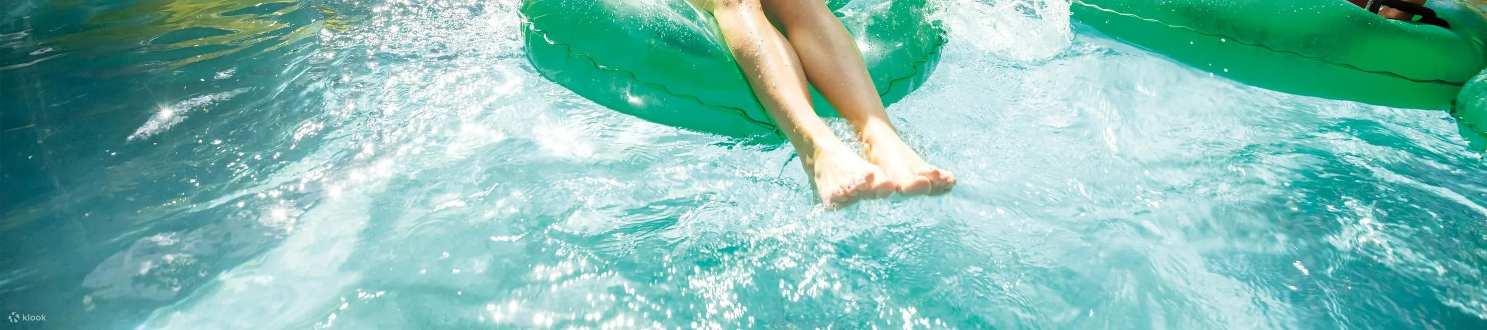 沉浸在卡里普索湾的宁静海水中，放松身心