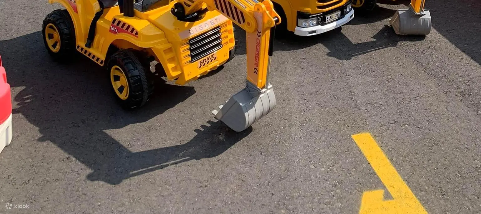 龙景8号- 湾仔闹市儿童自驾游 (K Cart, 工程车, 警察电单车, 跑车)