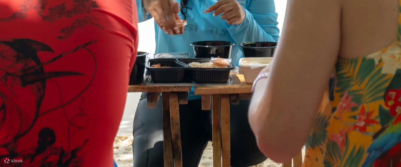 在玛雅湾（Maya Bay）享用沙滩早餐