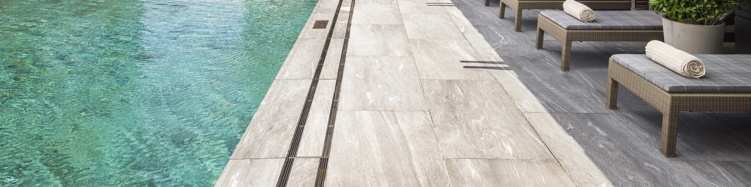 室外温水泳池 The Verandah Pool