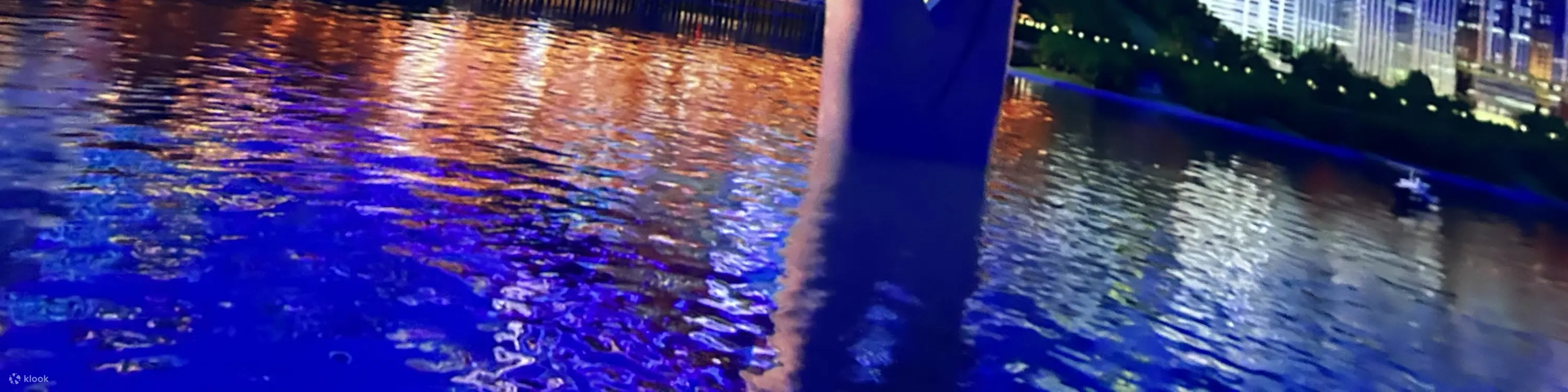 搭配超大直径的球形巨幕，360 度的视野全方位包裹，让你沉浸其中，不错过任何一处美景。