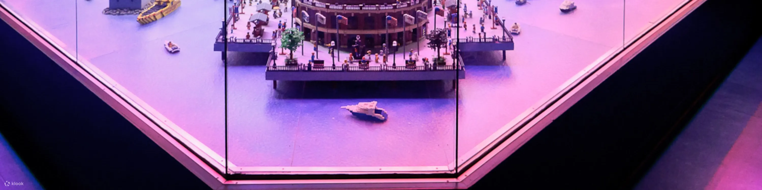 探索 MINILAND® Chicago，这是一座由超过 150 万块乐高积木建造的令人惊叹的城市复制品