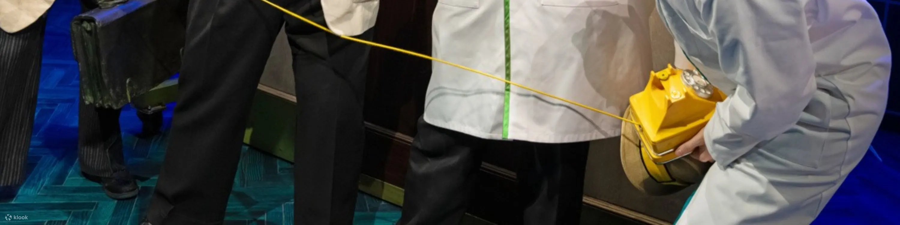 复古的服装、巧妙的歌词和令人难忘的表演点亮了百老汇舞台