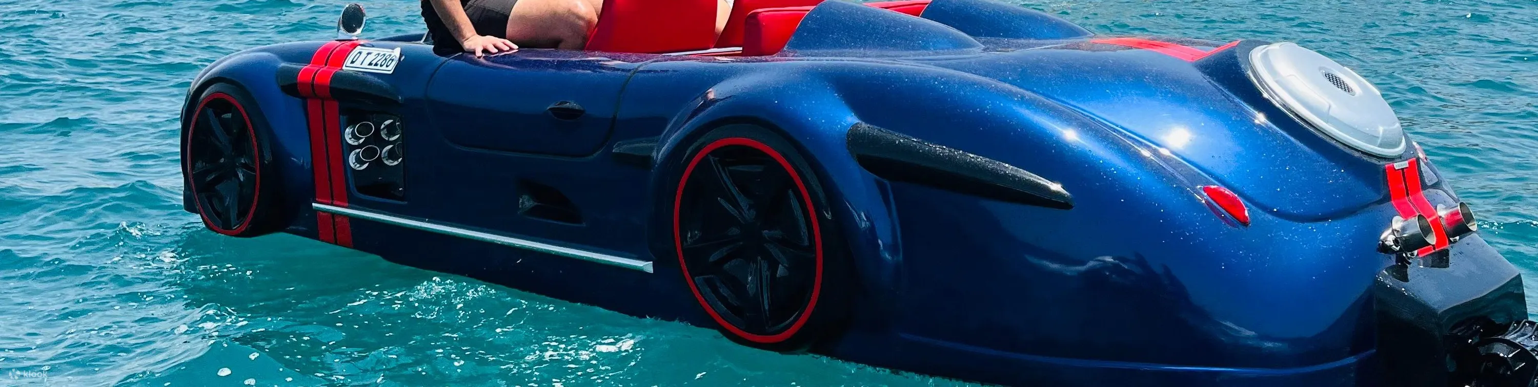 搭乘 Jetcar 体验，欣赏帆船酒店美景并享用免费咖啡