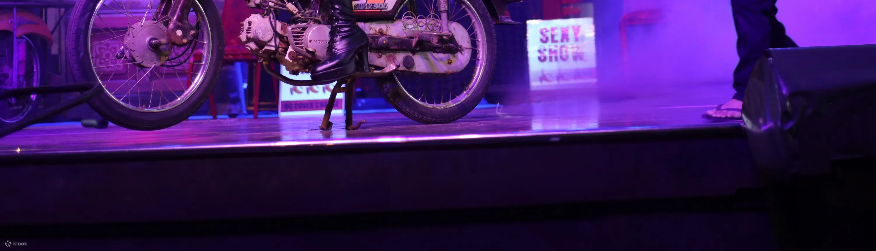 普吉岛表演之夜晚餐