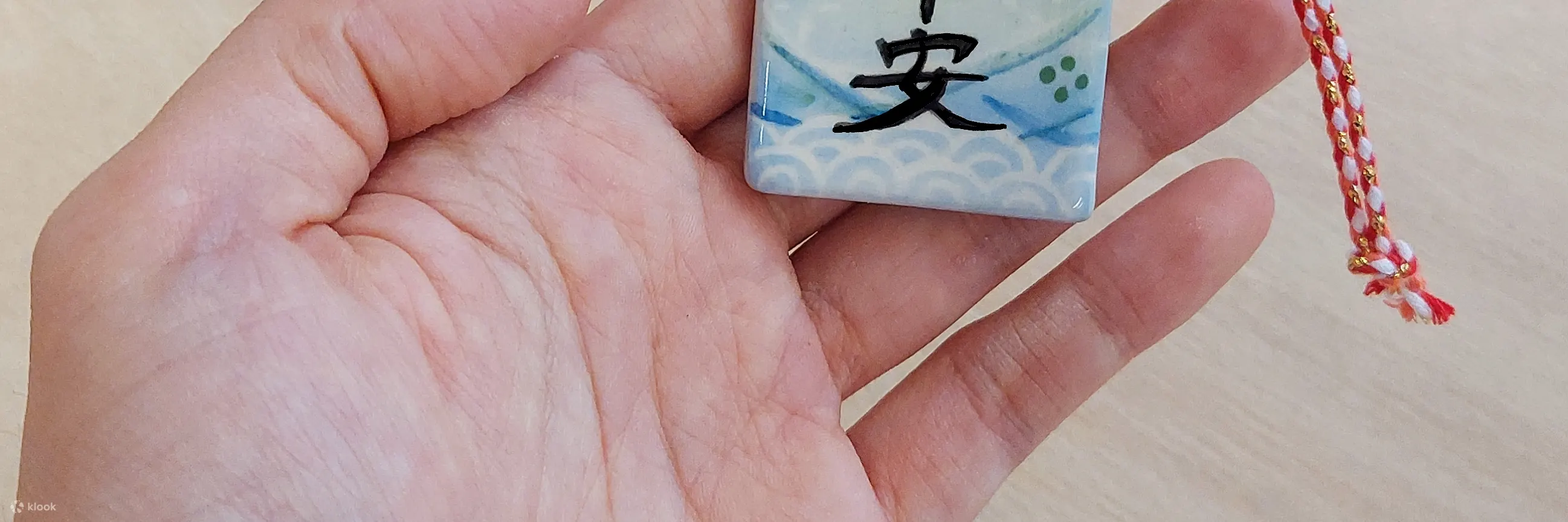 字体附有特殊画笔及光油，无惧错字及可重写