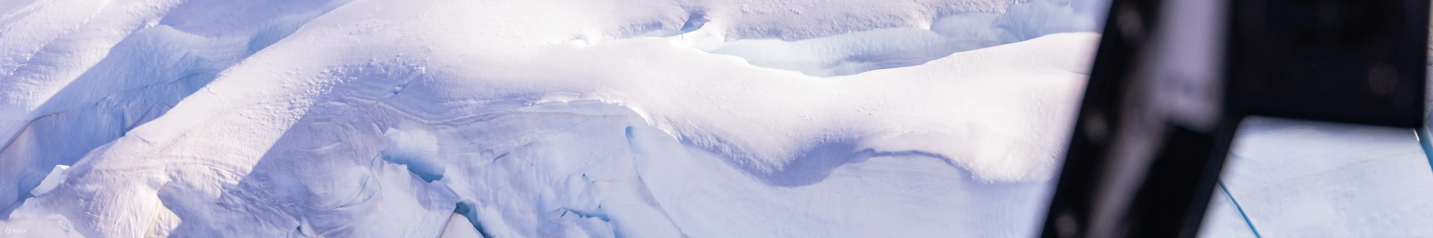 直升机内部的雪峰