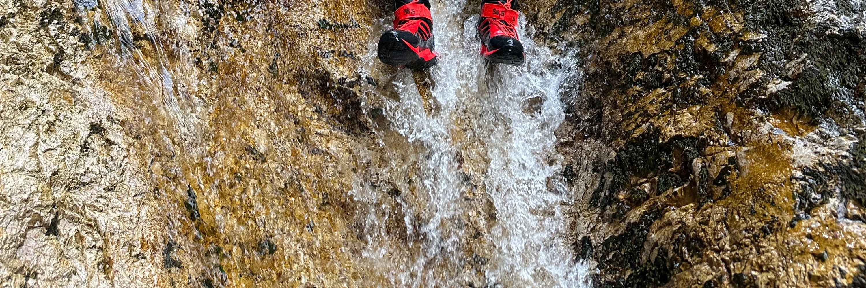 苏塞克峡谷激动人心的溪降