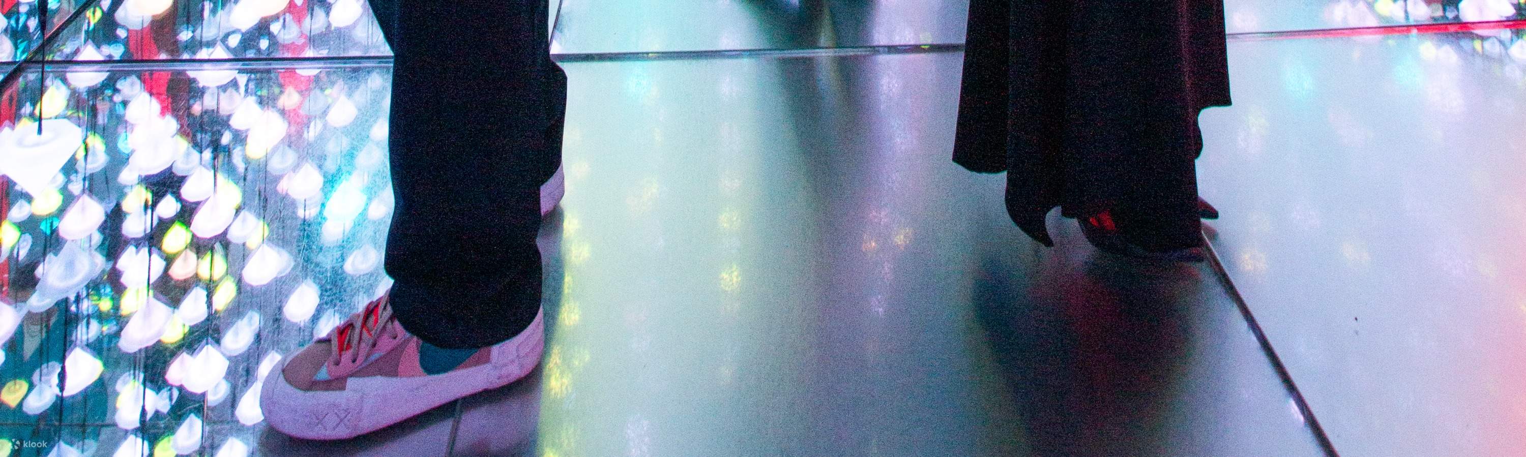 一群游客