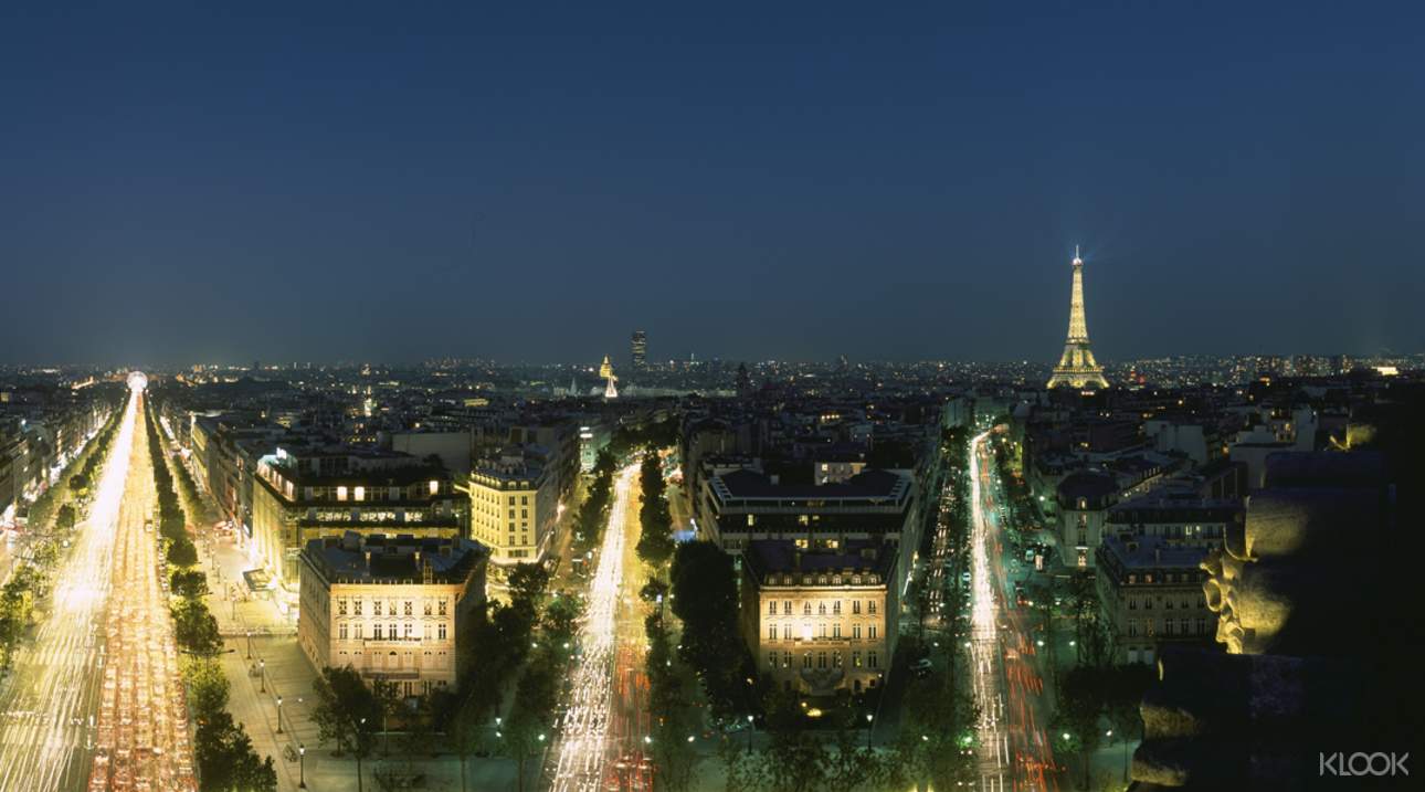 Enjoy 360° panoramic views of Paris, Montmartre, the Eiffel Tower, and Montparnasse Tower on the rooftop