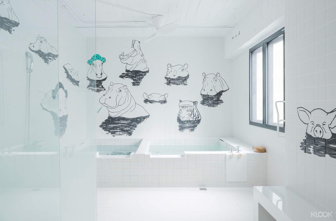 藝術澡堂 有多種牆面創作,有單 /雙池,恕不接受指定依現場安排 