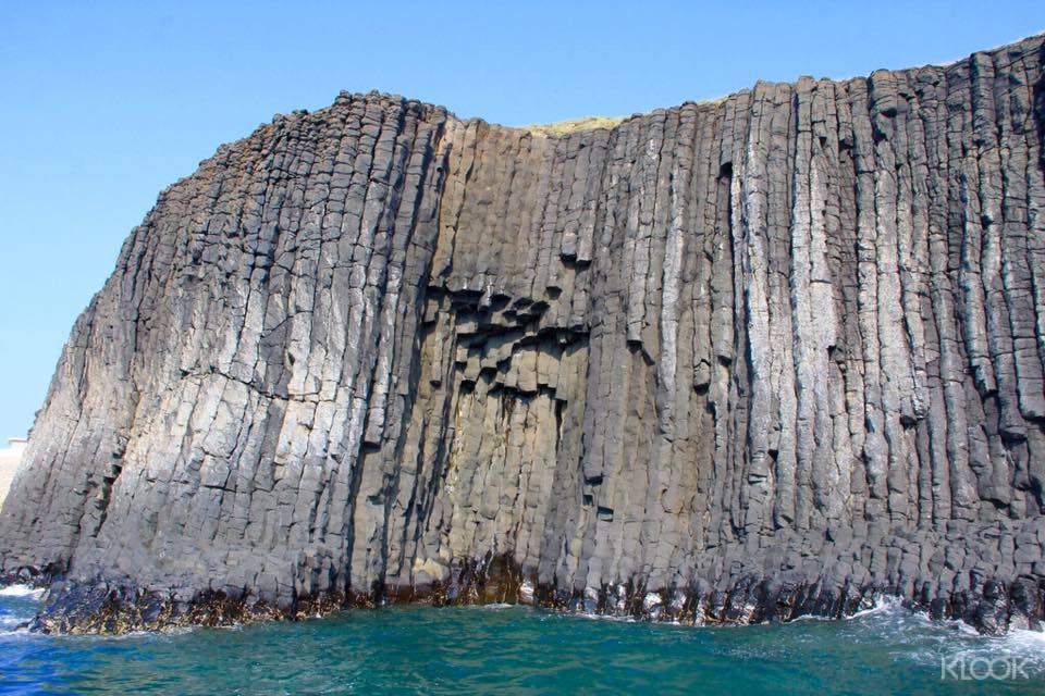 觀看壯麗的澎湖玄武岩，讚嘆大自然的鬼斧神工