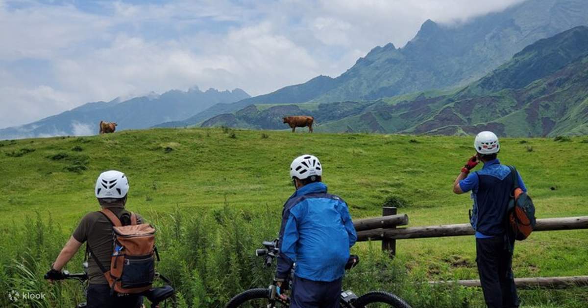 MountAsoCraterGrasslandCycling