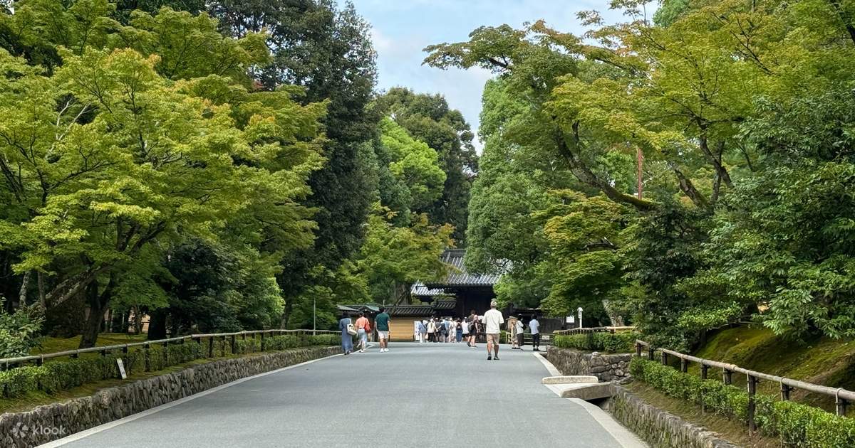 京都:熟練ガイドの金閣寺ツアー(