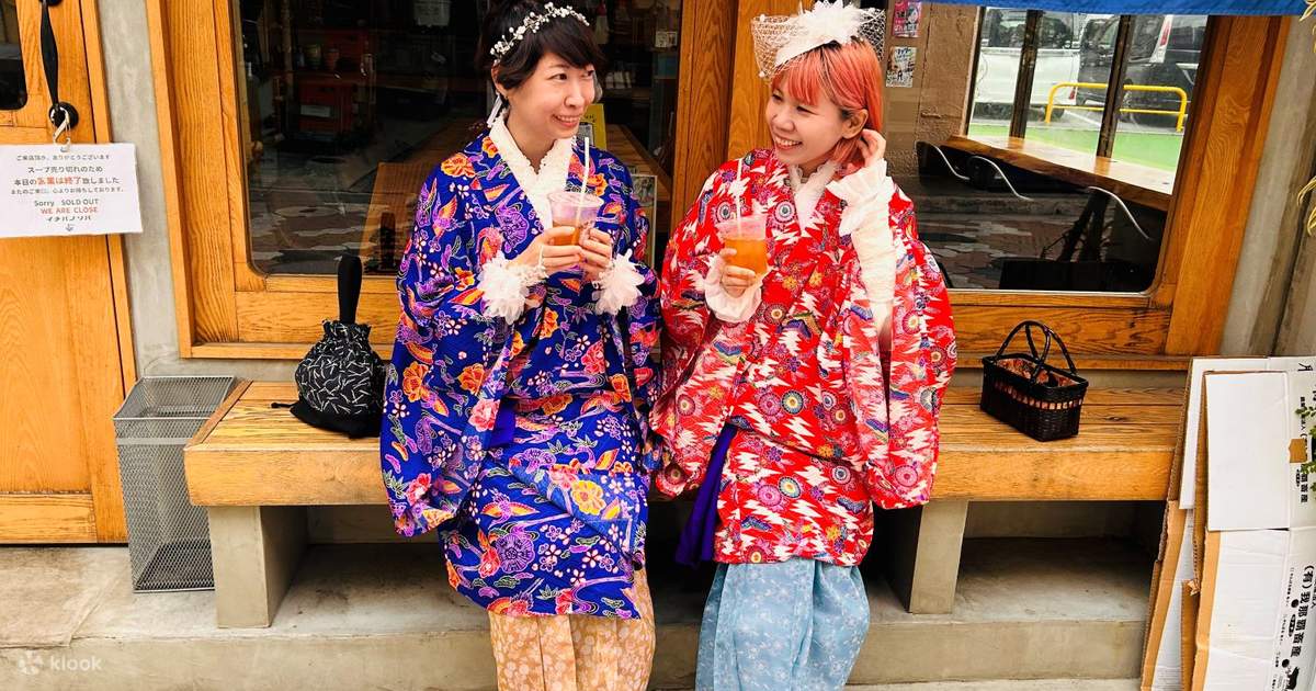 沖繩傳統服裝 琉裝體驗(含蕾絲配件 ): 21點前歸還、送御朱印帳 - Klook