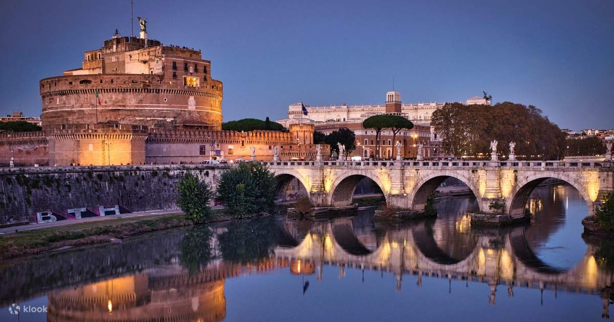 Tur malam dengan mobil golf di Roma - Klook