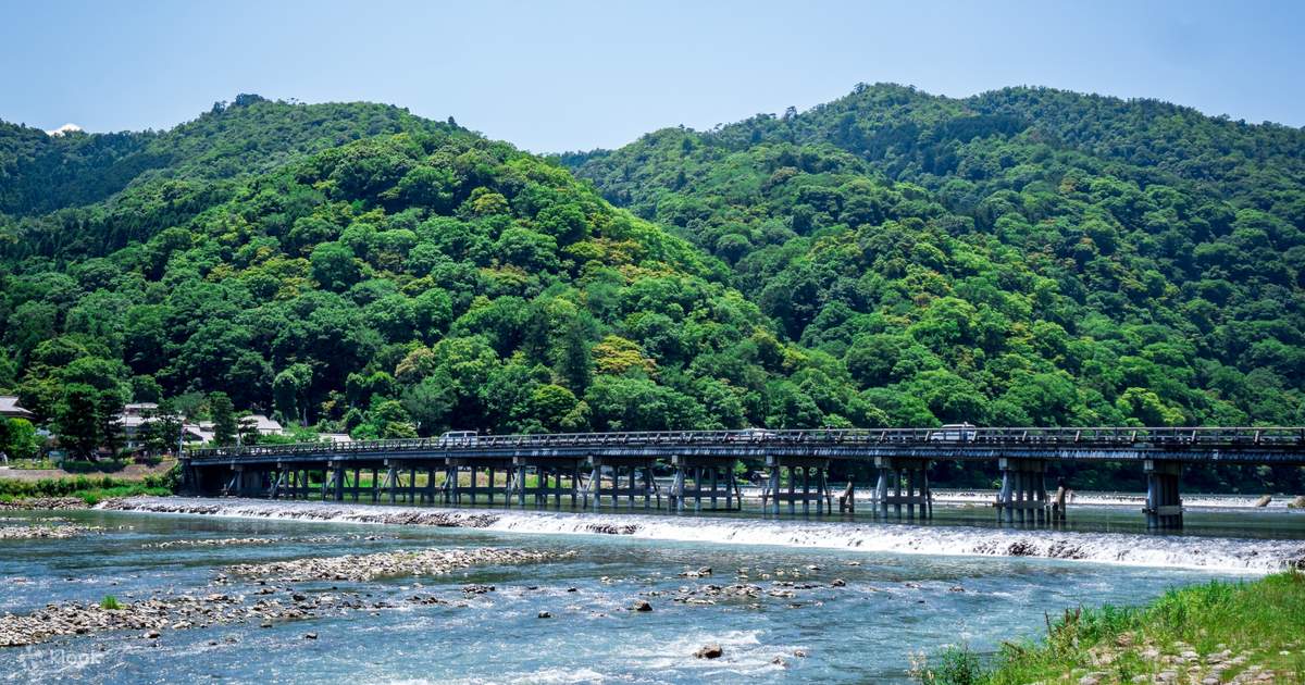 京都：金閣寺 & 嵐山 & 清水寺一日観光（豚肉豆腐定食付き）（大阪