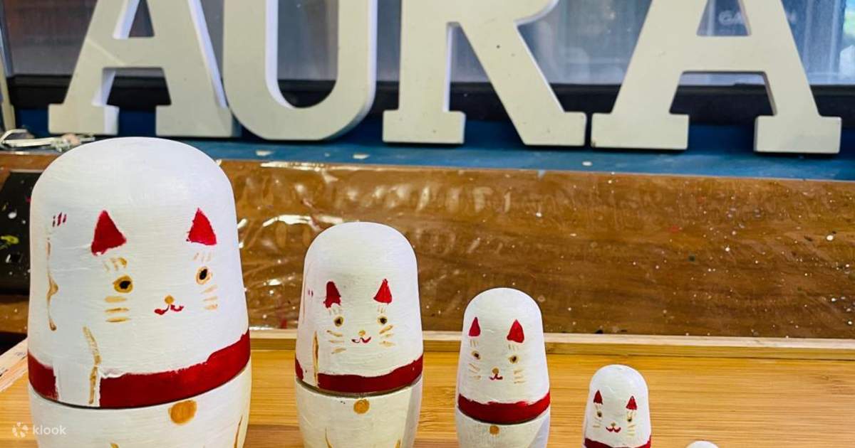 ロシアのマトリョーシカ絵付け