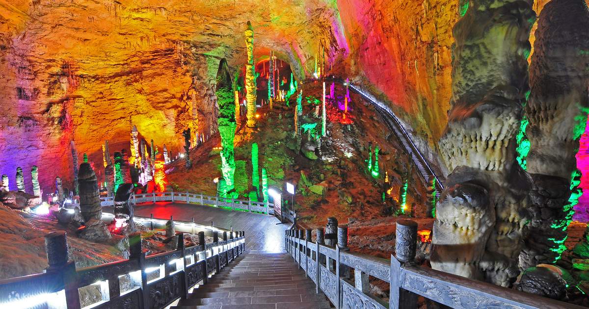 Tiket Masuk Pertunjukan Gua Huanglong dan Misty Rain di Zhangjiajie , Cina - Klook Indonesia