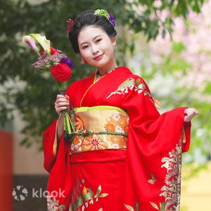 Authentic Japanese Kimono Rental and Photo Experience (Osaka Castle, Naniwa Shrine, Street Photo Stroll)