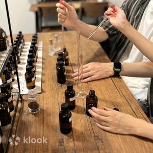 Tokyo - Tokyo: Omotesando Original Perfume Making Workshop
