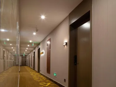 IU酒店（泰安高铁站光彩大市场店） #2