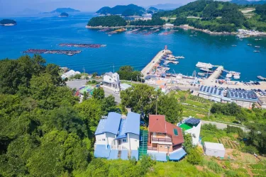 Tongyoung Blue House Spa Pension #4