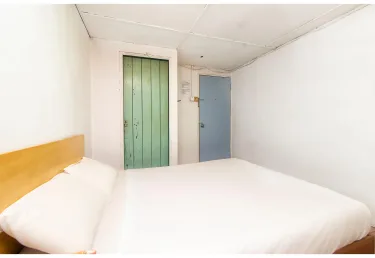 SPOT ON 89916 Gold Star Hotel #5