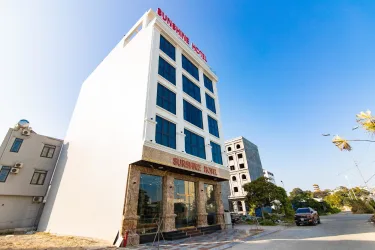 Sunshine Hotel #4