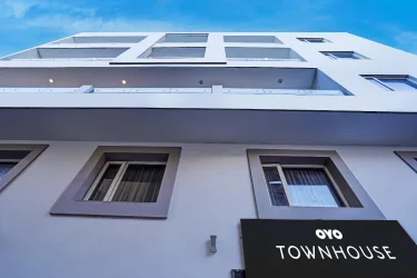 Super OYO Townhouse 1263 Shalimar Residency Near Shalimar Bagh Metro Station #4