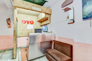 Capital O 82585 Honey Hotel #2