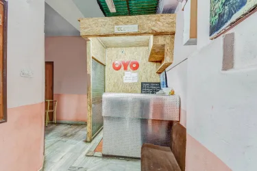 Capital O 82585 Honey Hotel #3