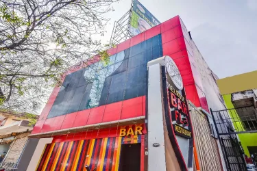 Capital O 82585 Honey Hotel #5