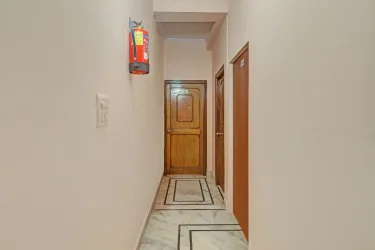 Flagship 82808 Abut Guest House #4