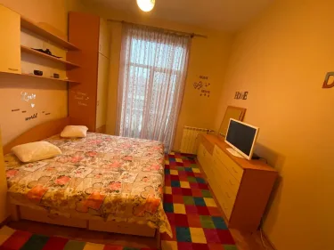 Fantastic 2 Bedroom Apartment - Top Center #4