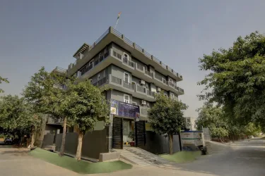Hotel Premier Noida 135 #2
