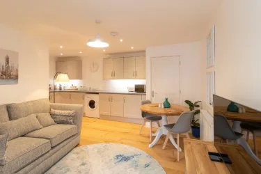Crescent House Apartments #4