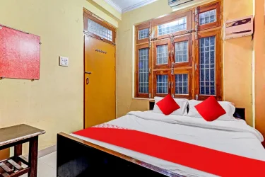 OYO Hotel Royal #4