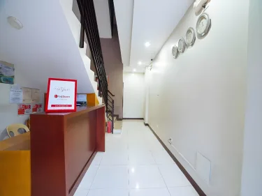 RedDoorz near Angeles University Foundation #4