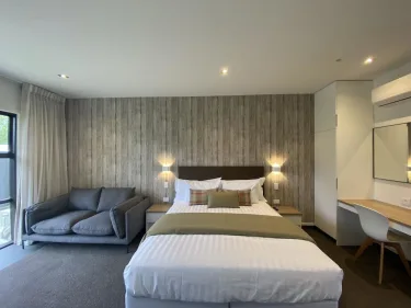 Grand Suites Murchison #4