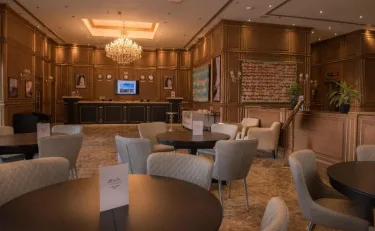 Strato Hotel By Warwick #4