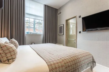 Bank Hotel #5