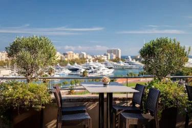 Duquesa Suites Landmark Hotel by Duquessa Hotel Collection #2