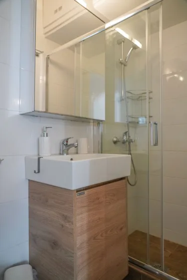 Breeze One Bedroom Apartment by BluPine #4
