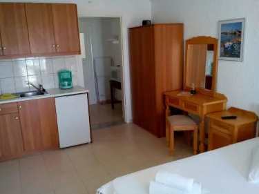 Art Studio Apartments #3