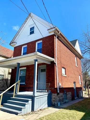 The Southside Villa - With Private Yard & Parking, Near Falls & Casino by Niagara Hospitality #2
