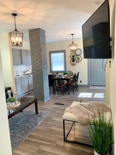 The Southside Villa - With Private Yard & Parking, Near Falls & Casino by Niagara Hospitality #3